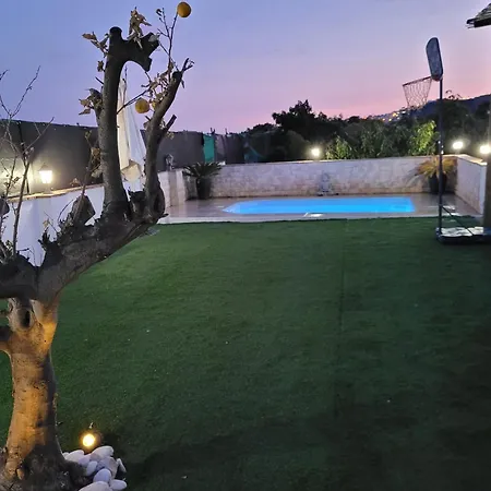 펜션 Con Piscina Y Barbacoa En 4 Personas 네르하