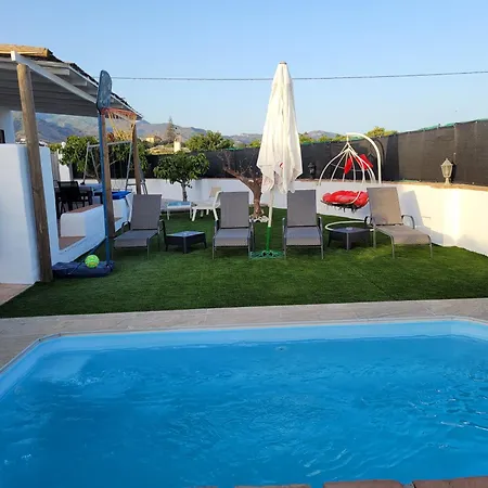 Con Piscina Y Barbacoa En 4 Personas 펜션 네르하
